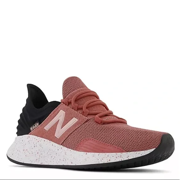BRAND NEW NEW BALANCE WOMENS FRESH FOAM ROAV RUNNING SHOE - CHAMPAGNE - Picture 1 of 5